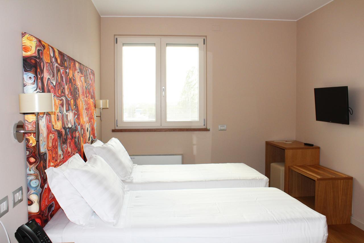 Dolcedorme Garni Hotel Parma Exterior photo